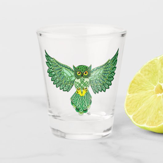 Celtic Flight Owl Green Schnapsglas (Vorderseite)