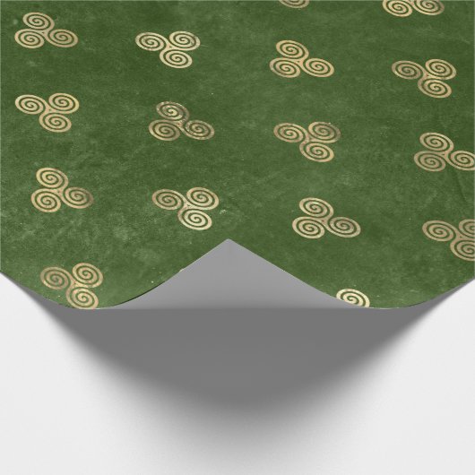 Celtic Green Gold Triple Spiral Geschenkpapier (Ecke)
