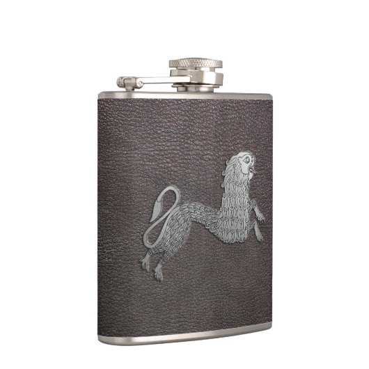 Celtic Griffin auf dunklem Leder Flachmann (Rechts)