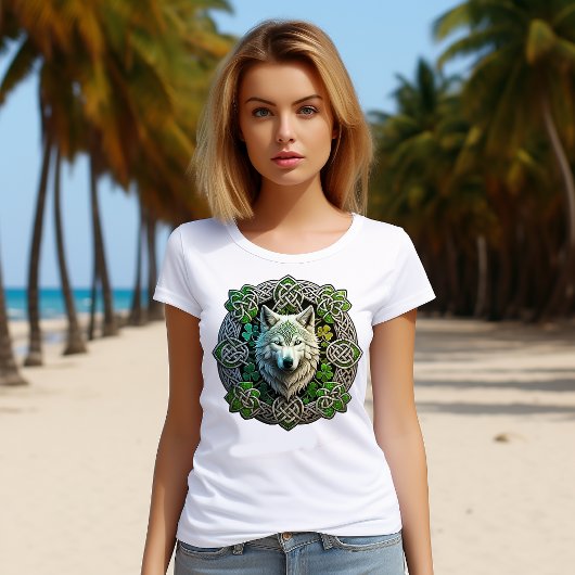 Celtic Knot Design mit einem großen Wolf T-Shirt