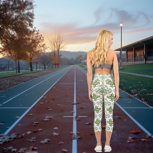 Celtic Knot Elegance - Grün & Weiß Harmonie Capri Leggings