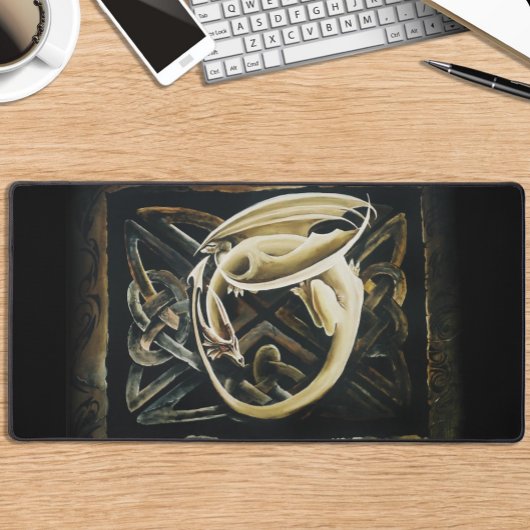 Celtic Knot Work Cream Dragon Schreibtischunterlage