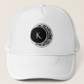 Celtic Knot Work Moon Circle Monogram Truckerkappe (Vorderseite)