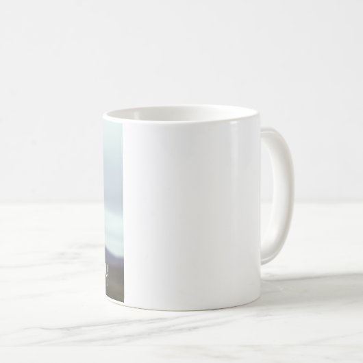 Celtic Lady Posing vor alten Steinen Kaffeetasse (VorderseiteRechts)