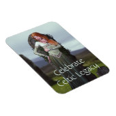Celtic Lady Posing vor alten Steinen Magnet (Rechte Seite)