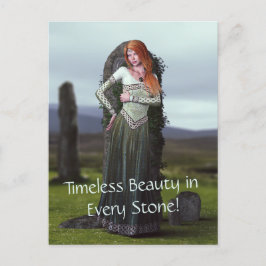 Celtic Lady Posing vor alten Steinen Postkarte