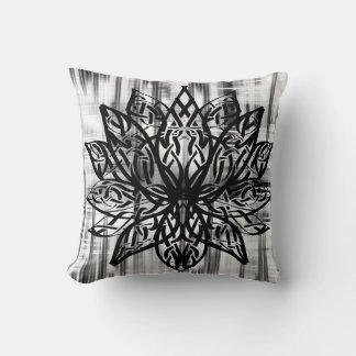 Celtic Lotus Mandala – Minimalist Black and White  Kissen