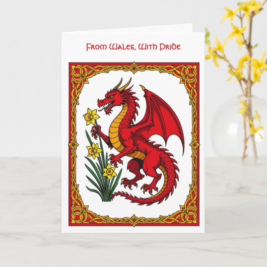 Celtic Red Dragon Holding a Daffodil Karte (Gelbe Blume)