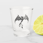 Celtic Tribal Dragon Schwarz-weiß Schnapsglas (Vorderseite)