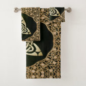 Celtic Trinity Knot on Forest Shadows Badhandtuch Set (Insitu)