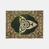 Celtic Trinity Knot on Forest Shadows Fleecedecke (Vorderseite (Horizontal))