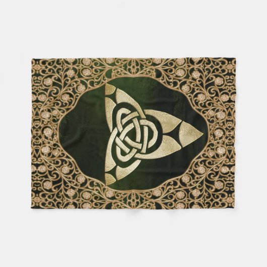 Celtic Trinity Knot on Forest Shadows   Fleecedecke (Vorderseite (Horizontal))