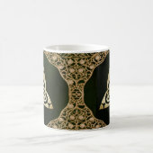 Celtic Trinity Knot on Forest Shadows  Kaffeetasse (Mittel)
