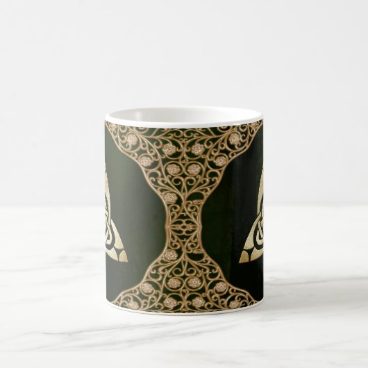 Celtic Trinity Knot on Forest Shadows Kaffeetasse (Mittel)