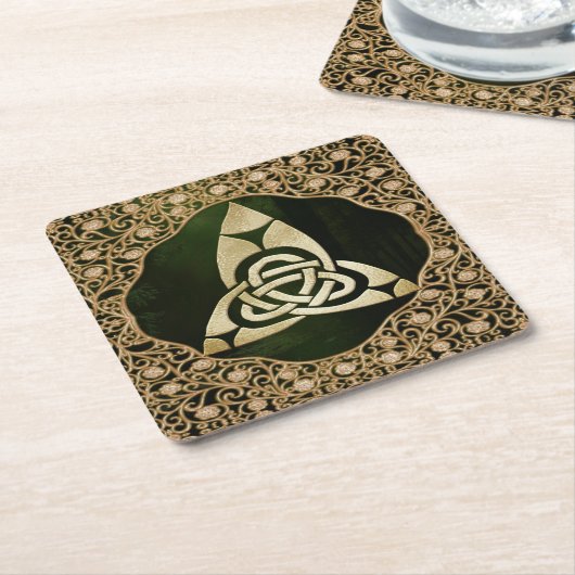 Celtic Trinity Knot on Forest Shadows Rechteckiger Pappuntersetzer (angewinkelt)