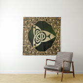 Celtic Trinity Knot on Forest Shadows Wandteppich (Beispiel (Horizontal))