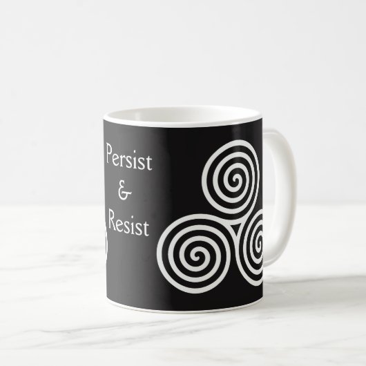 Celtic Triple Spiralkaffee Tasse (VorderseiteRechts)