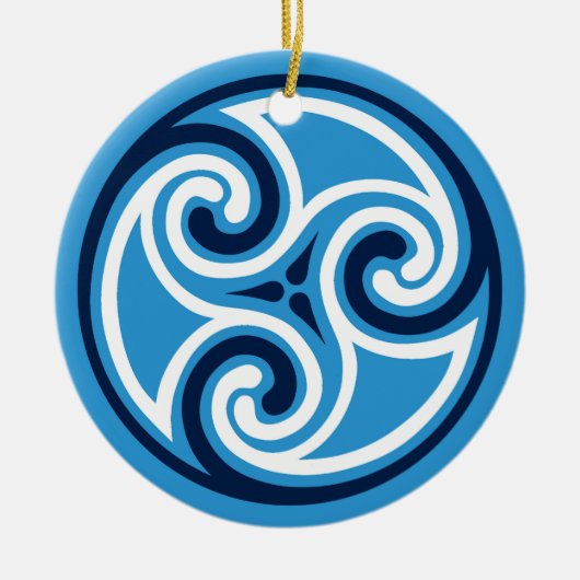 Celtic Triskele Muster, Sky Blue und White Keramikornament (Vorne)