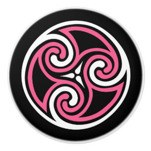 Celtic Triskele Ornament, Fuchsia, Black and White Keramikknauf