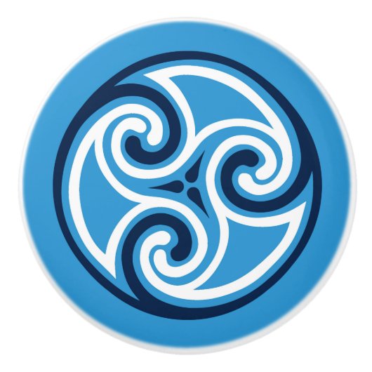 Celtic Triskele Ornament, Sky Blue und White Keramikknauf (Vorderseite)