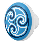 Celtic Triskele Ornament, Sky Blue und White Keramikknauf (Rechts)
