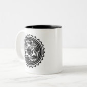 Celtic Triskele Zweifarbige Tasse (Vorderseite Links)