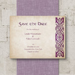 Celtic Viking Fantasy Wedding Save The Date<br><div class="desc">Zwölf Mönche versklavten für vierzig Tage und vierzig Nächte, um diese Einladungen zu produzieren. Töten. Die koordinierenden Stücke dieser mittelalterlichen keltischen Hochzeitssuite sind keltische Entwürfe mit Kalligraphie aus einem mittelalterlichen illuminierten Text. Ideal für Ihre Hochzeit im Renaissancestil, mittelalterliche Hochzeit oder epische Fantasy-Hochzeit. Bestellen Sie Ihre gedruckten Einladungen und Party oder...</div>