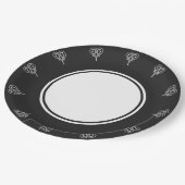 Celtic Weave Hearve in Black Paper Plate Pappteller (Schrägansicht)