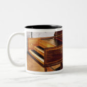 Cembalo, das Franz Joseph Haydn gehört Zweifarbige Tasse (Links)