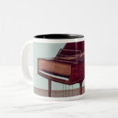 Cembalo, das Ludwig van Beethoven gehört Zweifarbige Tasse (Vorderseite Links)