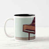 Cembalo, das Ludwig van Beethoven gehört Zweifarbige Tasse (Links)
