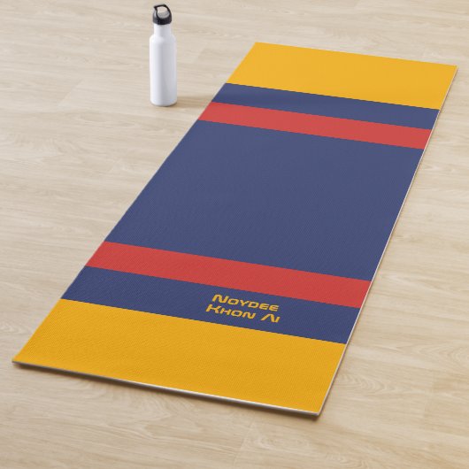 Center Stripes Horizontal Lines Blue Yellow Red Yogamatte (Beispiel)