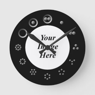 Centesimal Numeral by Kenneth Yoncich Runde Wanduhr