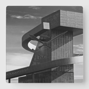 Central High School, 2017 Quadratische Wanduhr