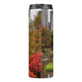 Central Park in Herbst Custom Initialen tumbler Thermosbecher (Rückseite)