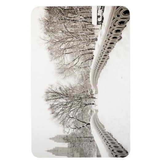 Central Park Winter Romance - Bow Bridge Magnet (Vertikal)
