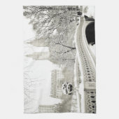 Central Park-Winter - Schnee auf Bogen-Brücke Geschirrtuch (Vertikal)