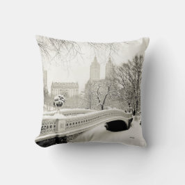 Central Park-Winter - Schnee auf Bogen-Brücke Kissen