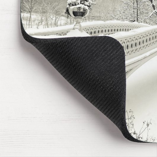 Central Park-Winter - Schnee auf Bogen-Brücke Mousepad (Ecke)