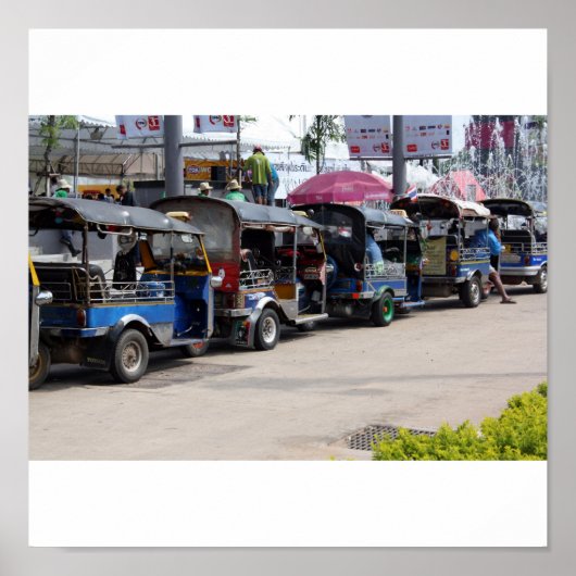 Central Plaza Tuk Tuks Poster (Vorne)