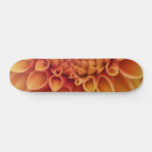 Centre Orange Dahlia Blume Skateboard (Horizontal)