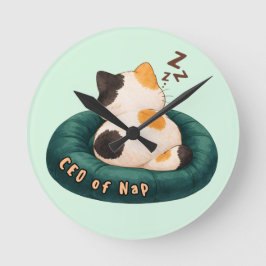 "CEO von Nap" Katze schläft auf dem Sofa Runde Wanduhr
