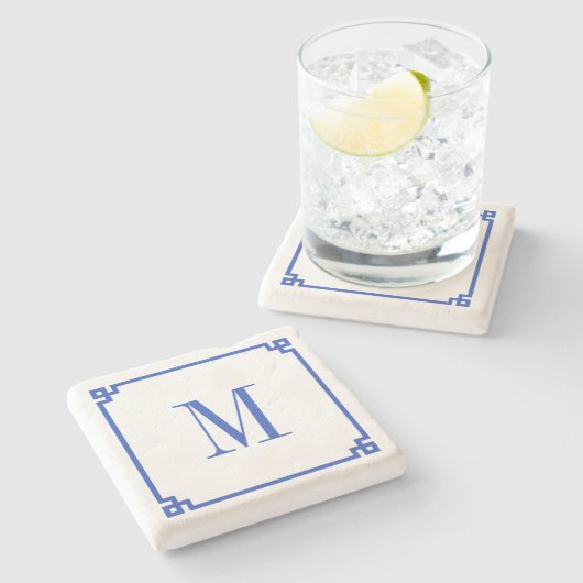 Cerulean Blue Greece Key Border Monogram Steinuntersetzer (Seitenansicht)