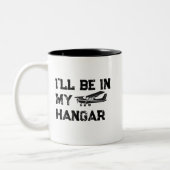Cessna Flugzeug & ich bin in meinem Hangar Funny P Zweifarbige Tasse (Links)