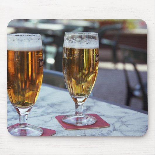 Chablis zwei coole Biere bei 42 Grad heißem Sommer Mousepad (Vorne)