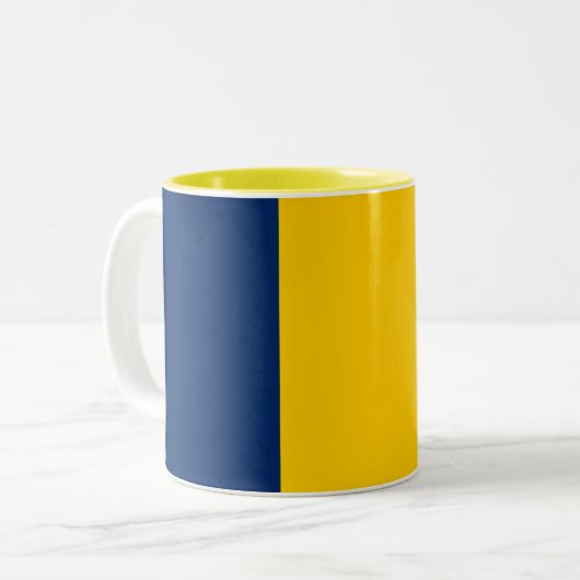 Chad Flag Zweifarbige Tasse (Vorderseite Links)