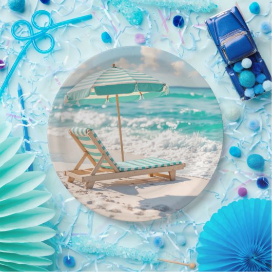 Chaise Lounge auf dem Sand des weißen Ozeans Pappteller (Party)