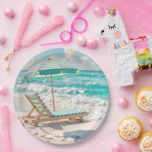 Chaise Lounge auf dem Sand des weißen Ozeans Pappteller (Party)