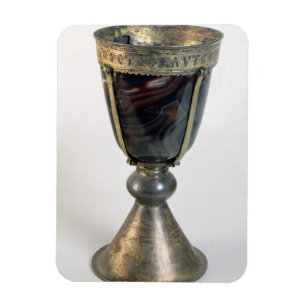 Chalice mit Juwelen und einer Aufschrift auf dem Magnet