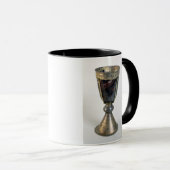 Chalice mit Juwelen und einer Aufschrift auf dem Tasse (VorderseiteRechts)